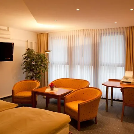 Parkhotel Goldlinde 3*