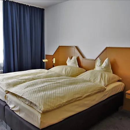 Parkhotel Goldlinde 3* 보덴웨르데르